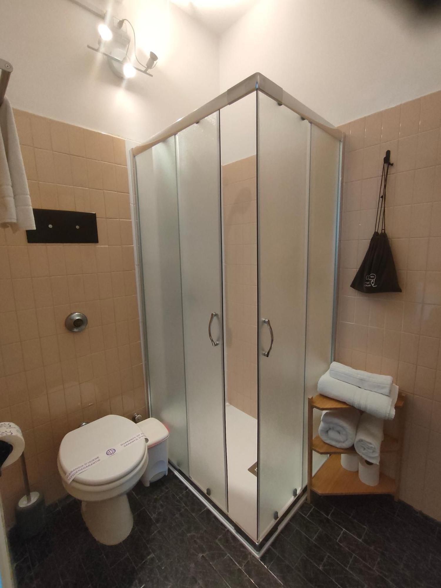 Albergo La Pescatrice Moniga del Garda ห้อง รูปภาพ