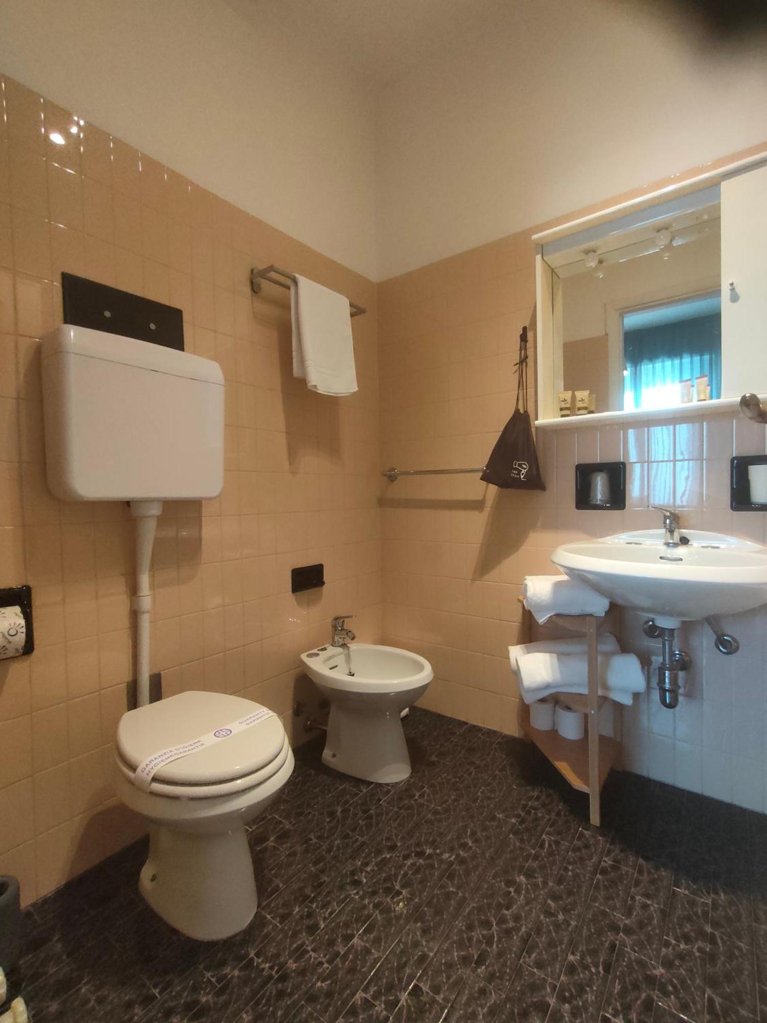 Albergo La Pescatrice Moniga del Garda ห้อง รูปภาพ